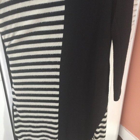 NEW LISTING cozy dress with matching scarf - Picture 4 of 6